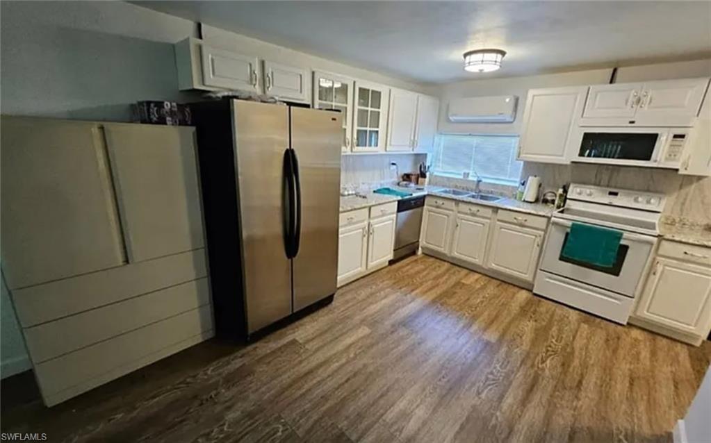 BELLE AIRE LAGOON - Residential Lease