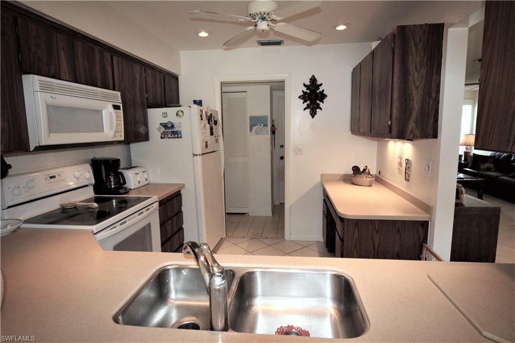 LAKEWOOD VILLAS - Residential