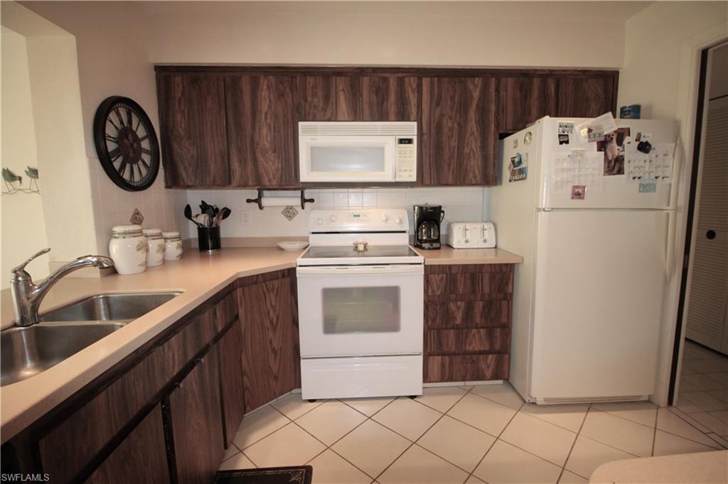 LAKEWOOD VILLAS - Residential