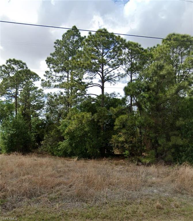 The land boasts a prime location with easy access to major roads, endless possibilities for development. Agents please view confidential remarks.