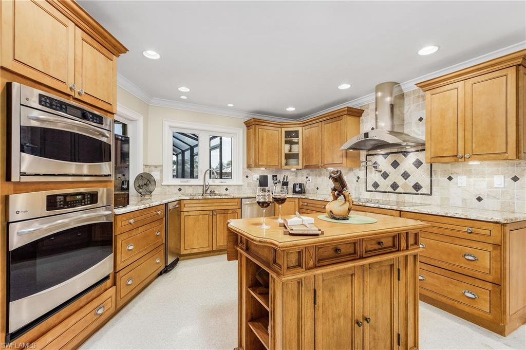 RIVER FOREST ISLAND - Residential