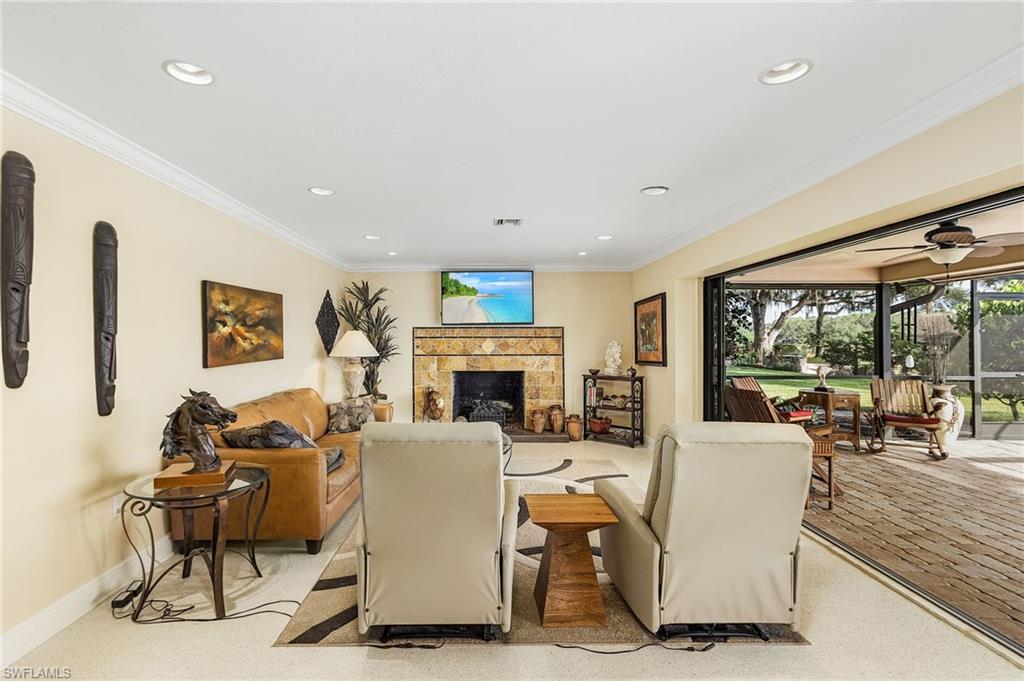 RIVER FOREST ISLAND - Residential