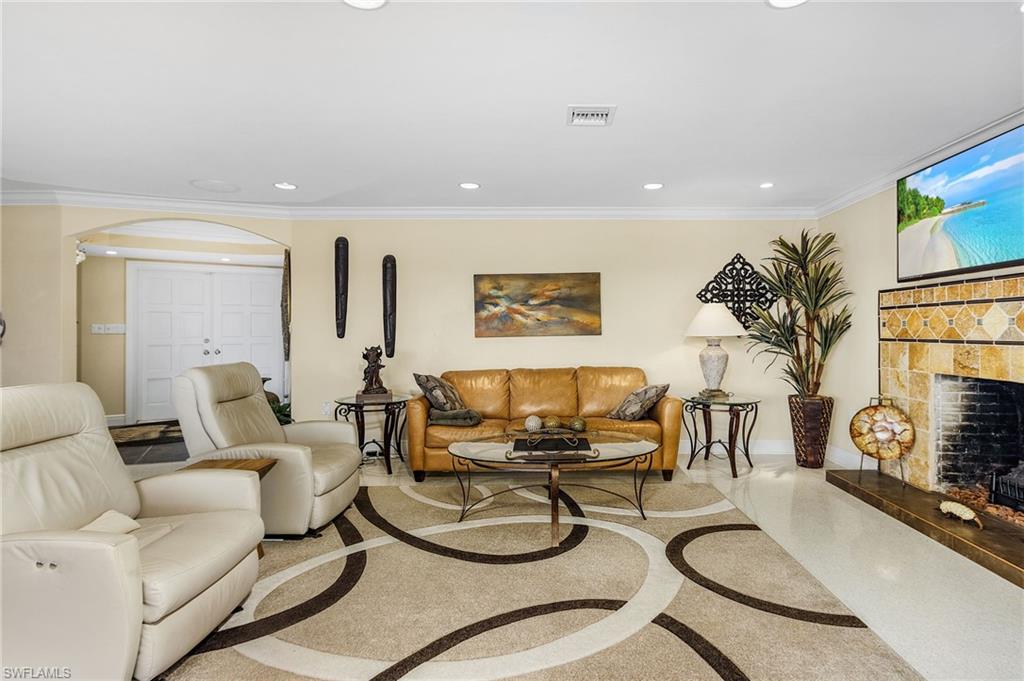 RIVER FOREST ISLAND - Residential