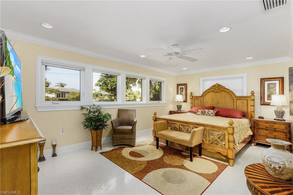 RIVER FOREST ISLAND - Residential