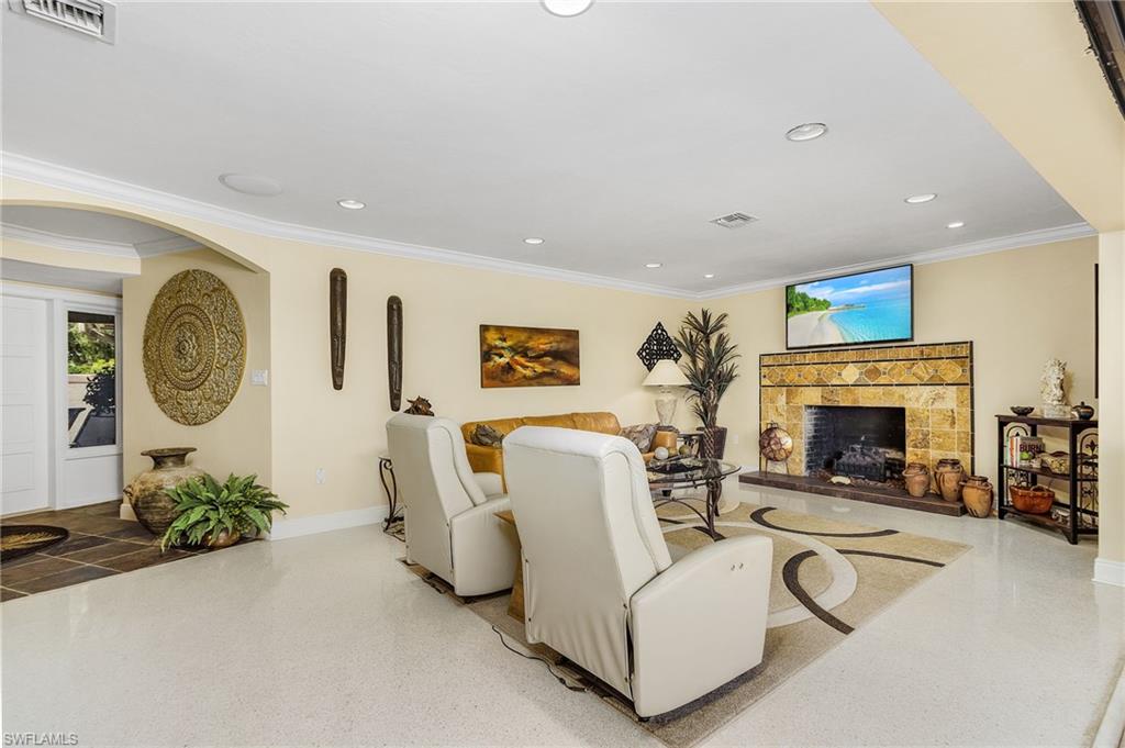 RIVER FOREST ISLAND - Residential