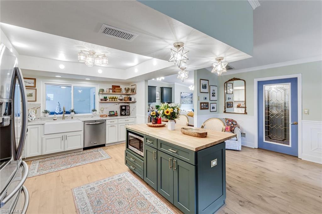 COLONIAL PINES - Residential