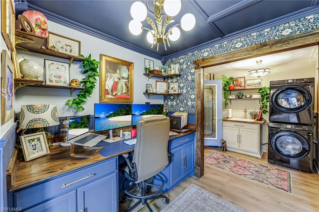 COLONIAL PINES - Residential