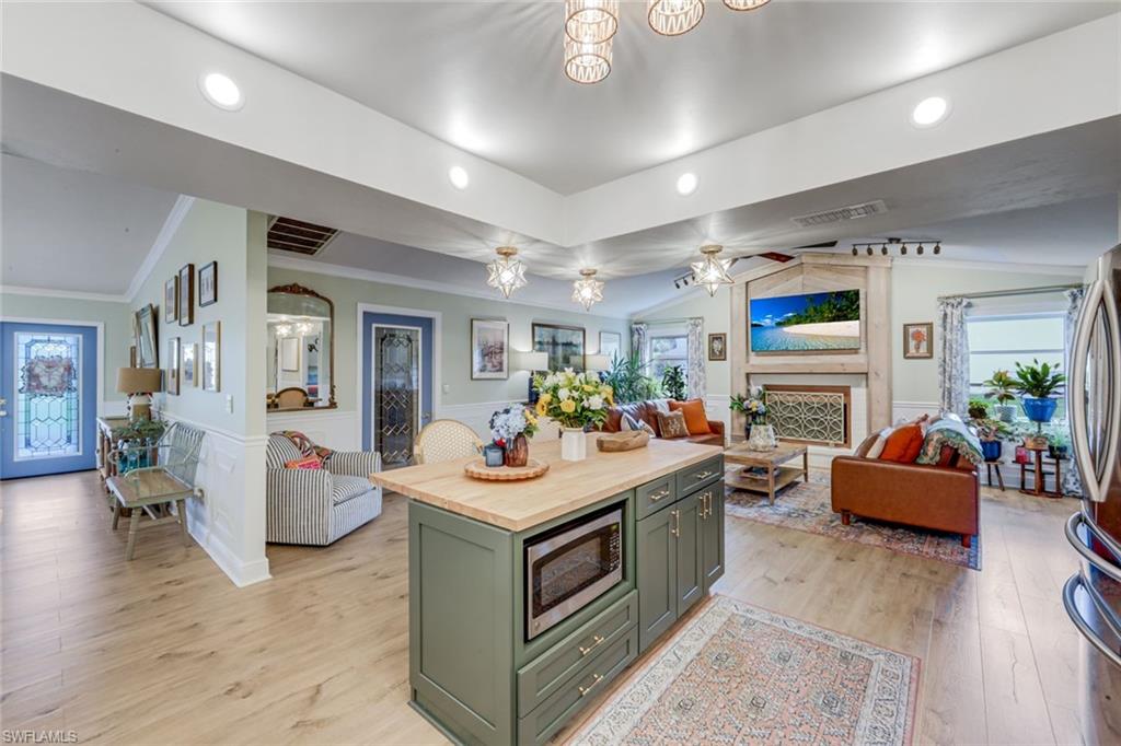 COLONIAL PINES - Residential