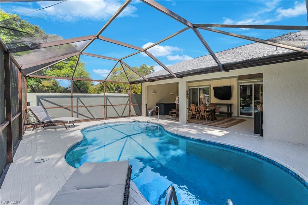 COLONIAL PINES - Residential