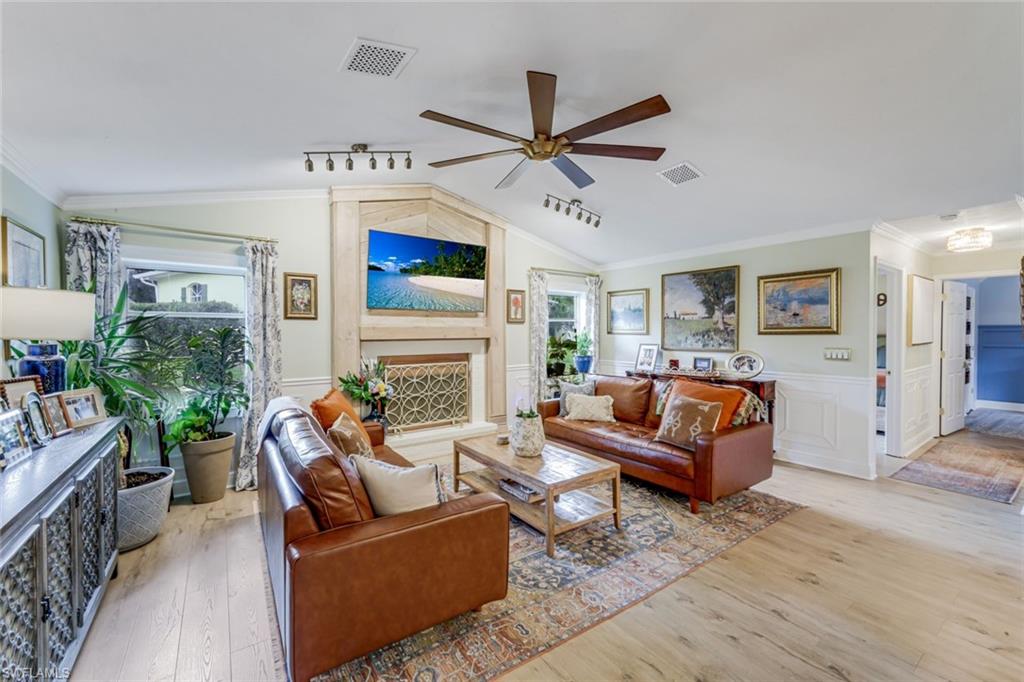 COLONIAL PINES - Residential