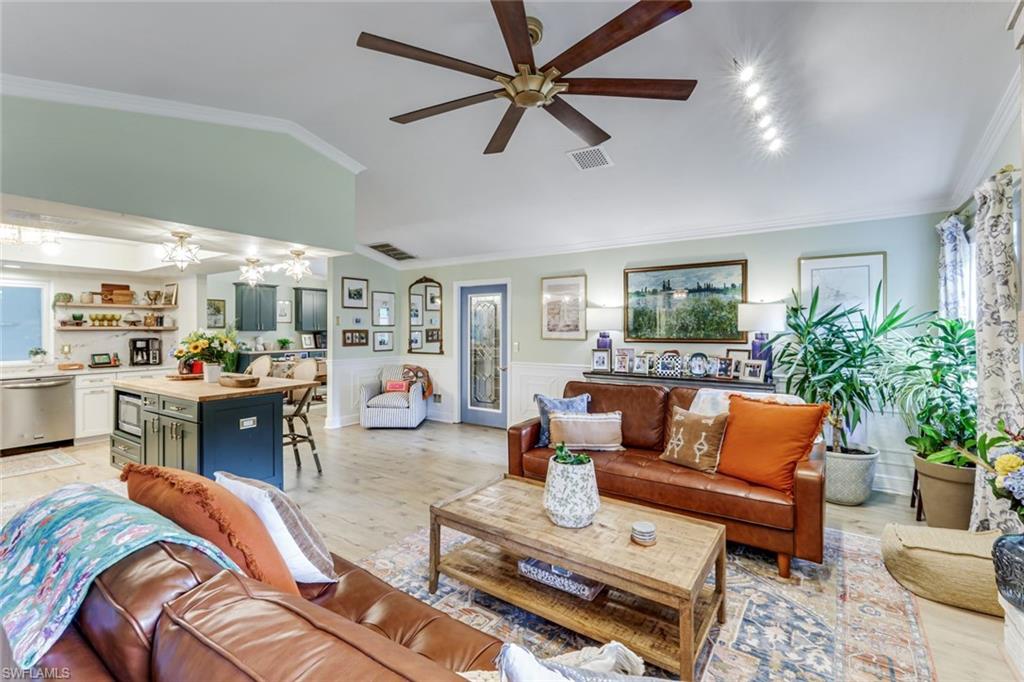 COLONIAL PINES - Residential
