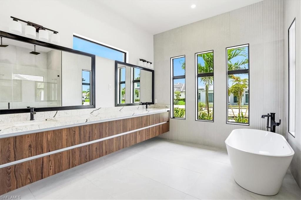 PARROT CAY - Residential