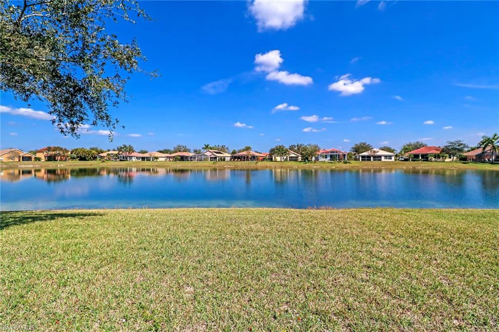 VALENCIA LAKES - Residential