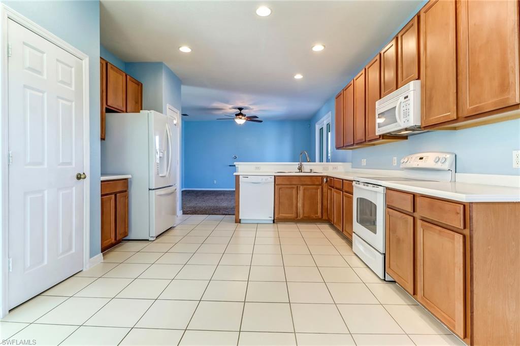 VALENCIA LAKES - Residential