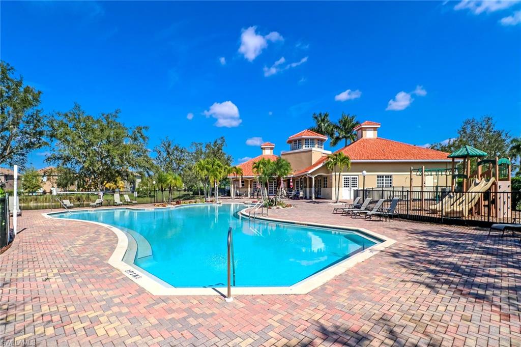 VALENCIA LAKES - Residential