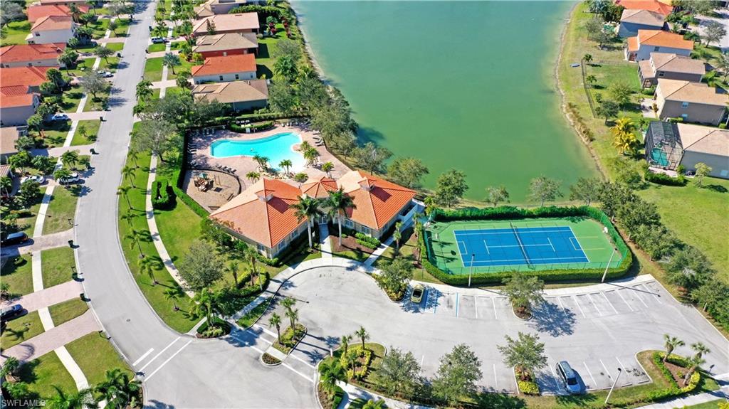 VALENCIA LAKES - Residential