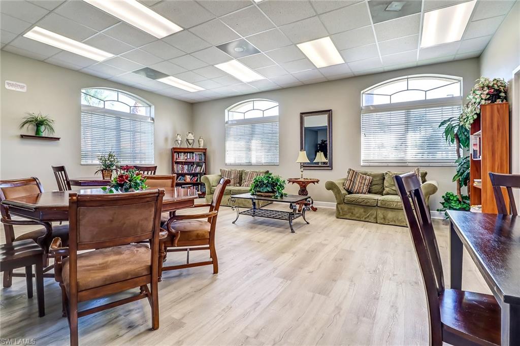 VALENCIA LAKES - Residential