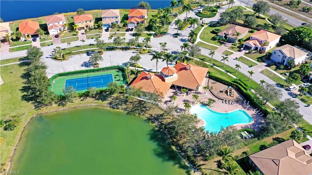 VALENCIA LAKES - Residential