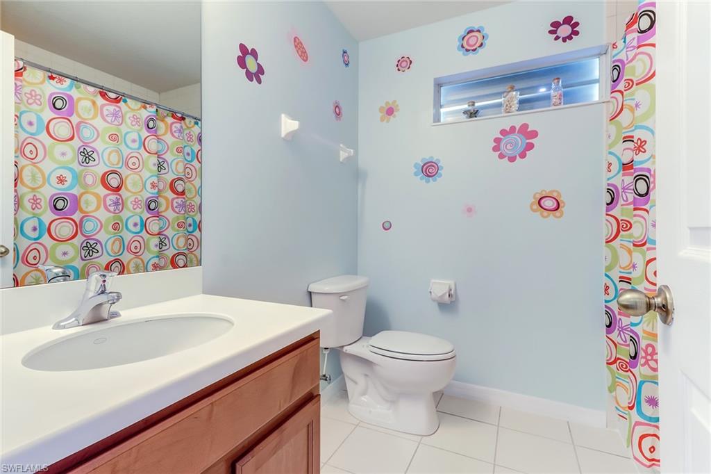 VALENCIA LAKES - Residential