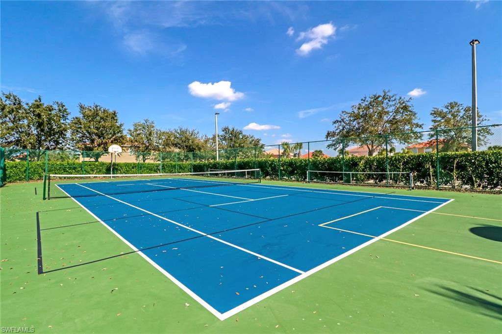 VALENCIA LAKES - Residential