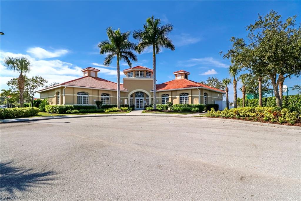 VALENCIA LAKES - Residential