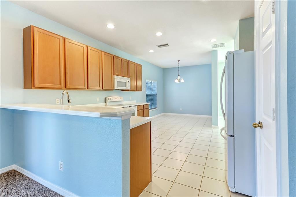 VALENCIA LAKES - Residential