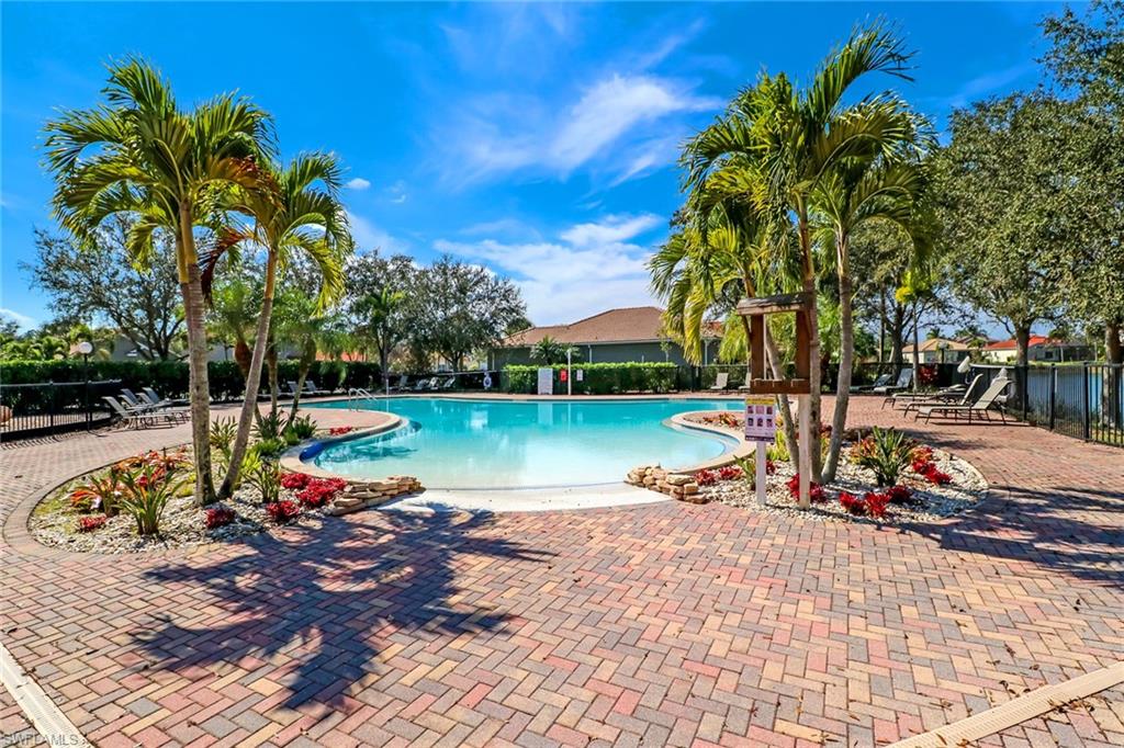 VALENCIA LAKES - Residential