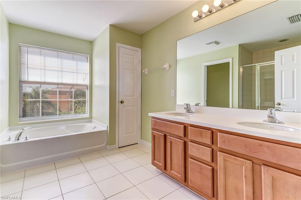 VALENCIA LAKES - Residential