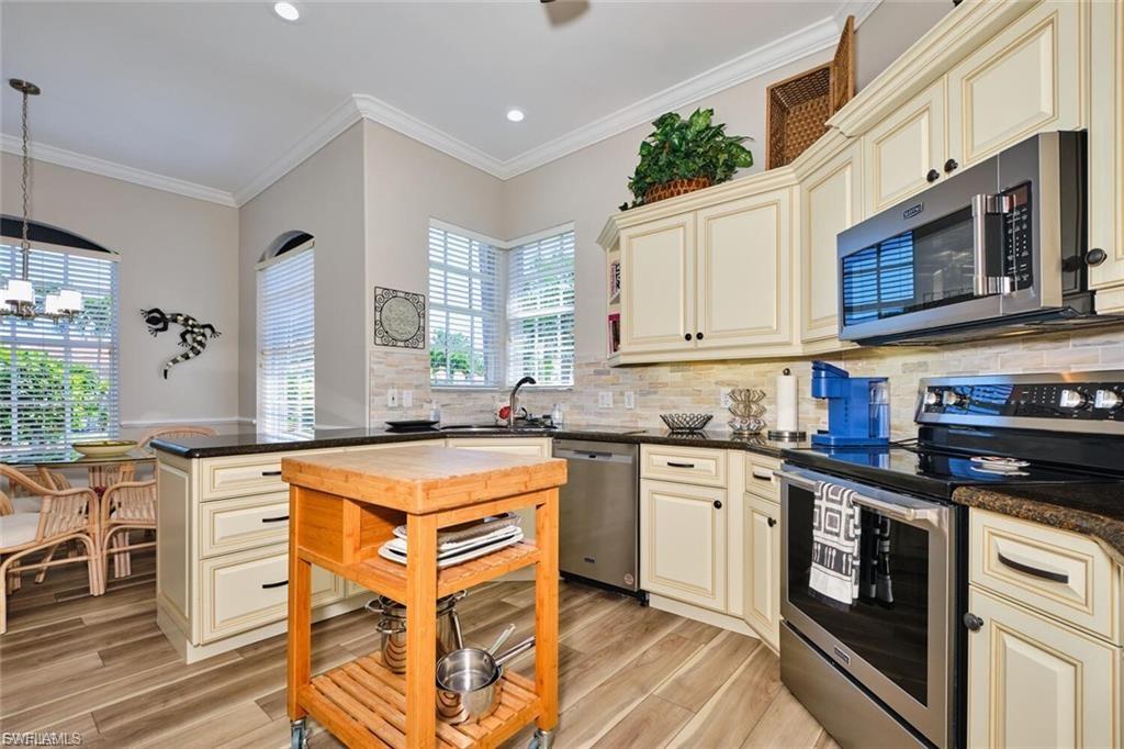 LEXINGTON COUNTRY CLUB - Residential Lease