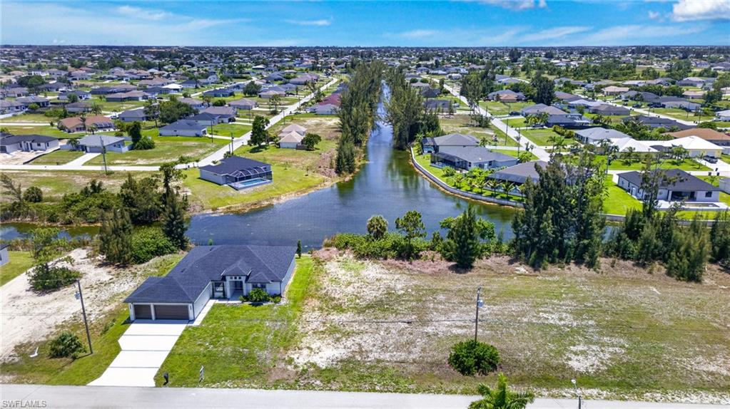 CAPE CORAL - Land