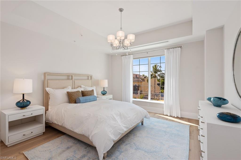 RESIDENCES AT 5TH & 5TH - Residential