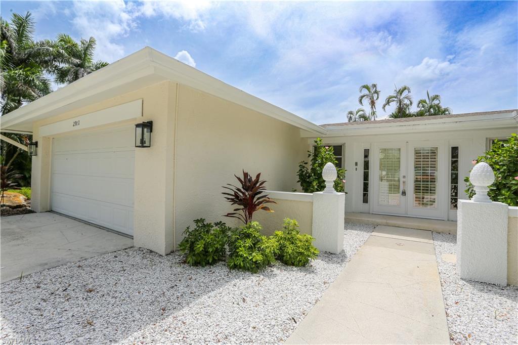 MOORINGS - Residential Lease