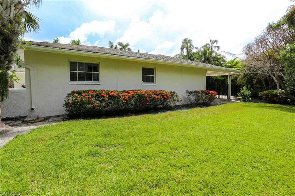 MOORINGS - Residential Lease