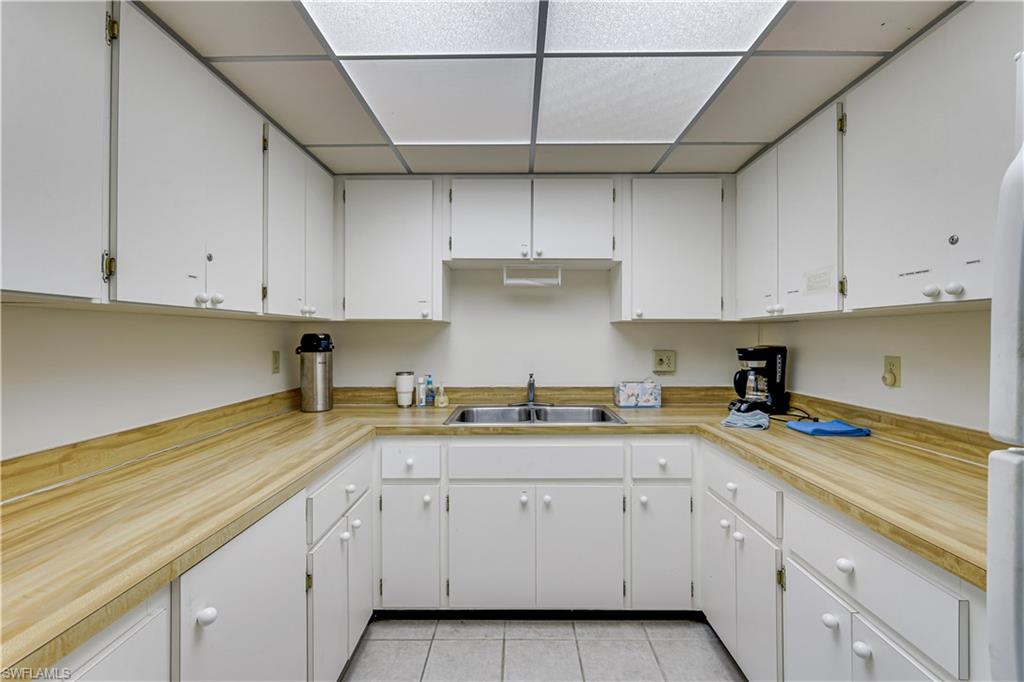MYERLEE ESQUIRE COURTS CONDO - Residential
