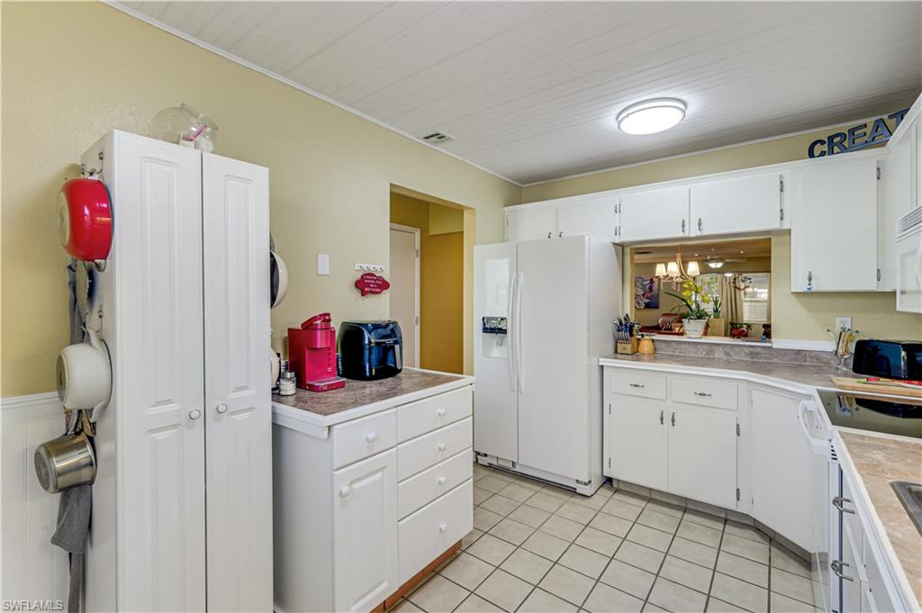 MYERLEE ESQUIRE COURTS CONDO - Residential