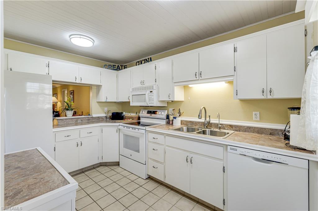 MYERLEE ESQUIRE COURTS CONDO - Residential