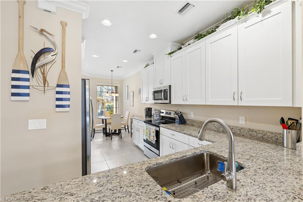 ESPLANADE - Residential Lease