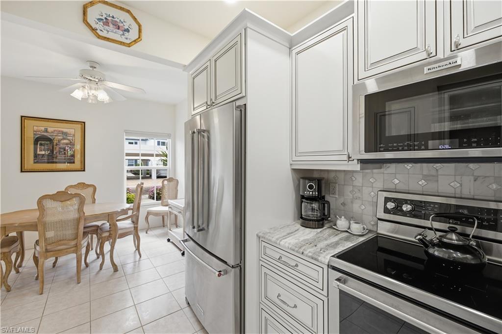 LAUREL OAKS AT PELICAN BAY - Residential Lease