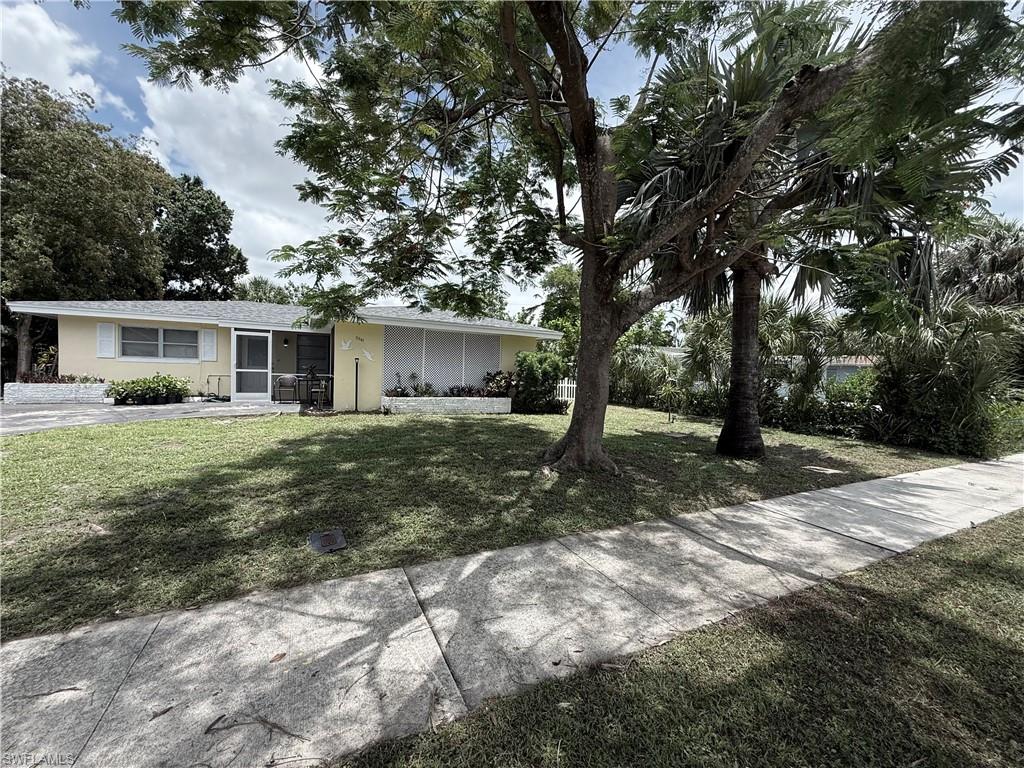 Palmlee Park is a neighborhood in Fort Myers, Florida. Palmlee Park mostly features midsize homes that are very reasonably priced. This is a well-established community that continues to attract interest from buyers looking in the Fort Myers area.
NEW ROOF 2023, This home is in great condition.  Bring your family move in ready.
