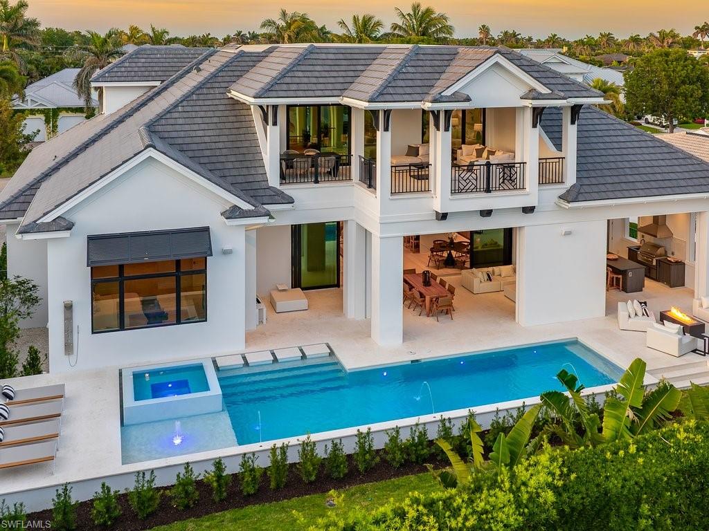 MOORINGS - Residential