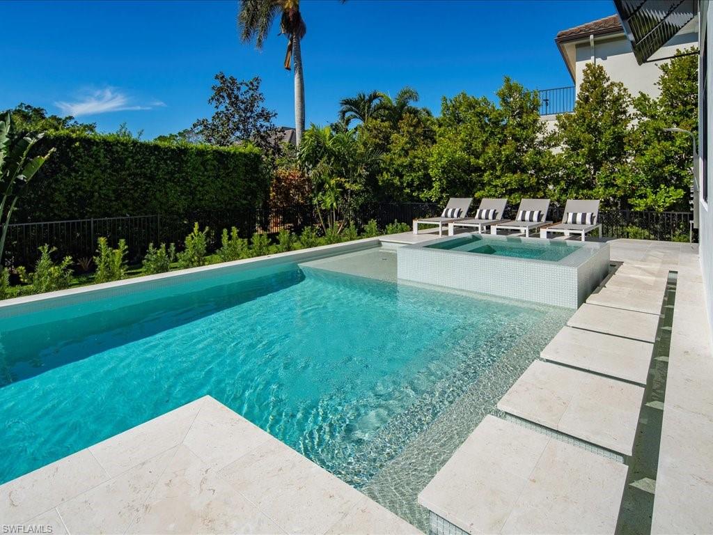 MOORINGS - Residential