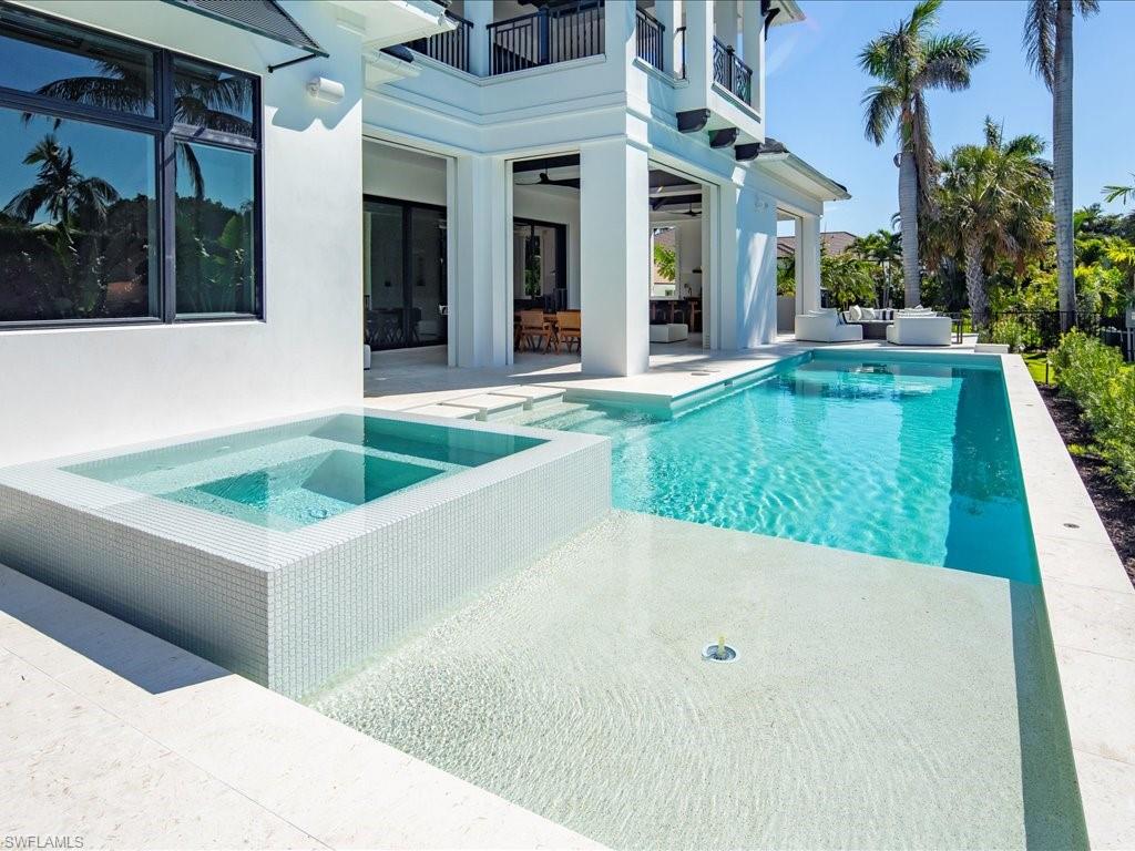 MOORINGS - Residential