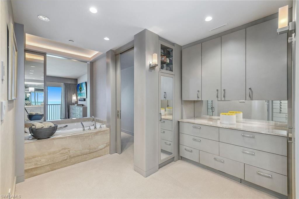 CONTESSA AT BAY COLONY - Residential