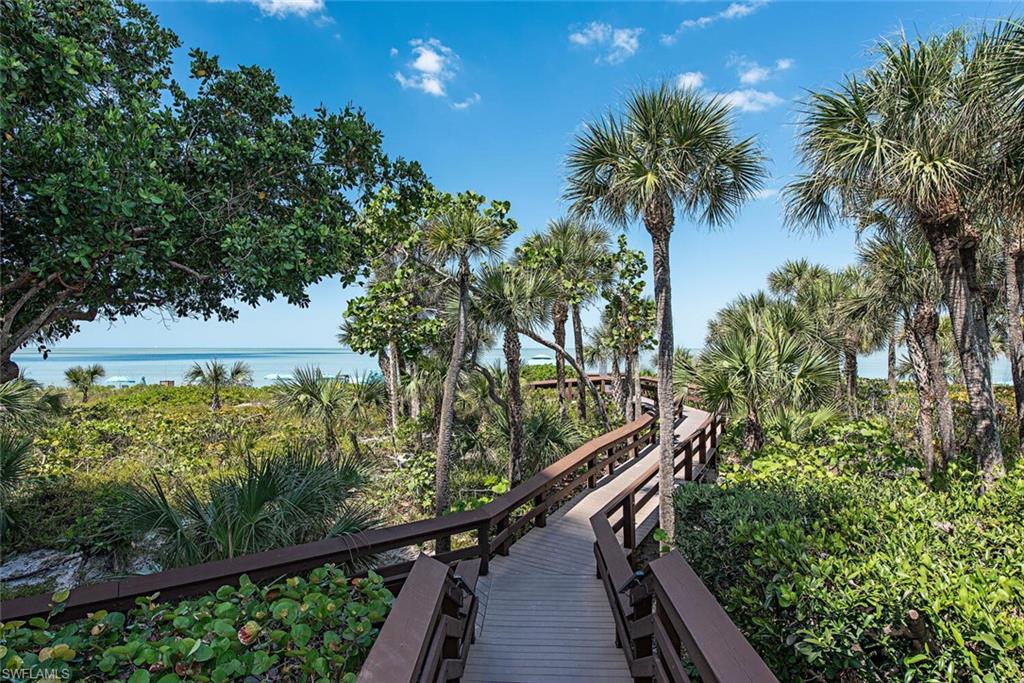 CARLYSLE AT BAY COLONY - Residential