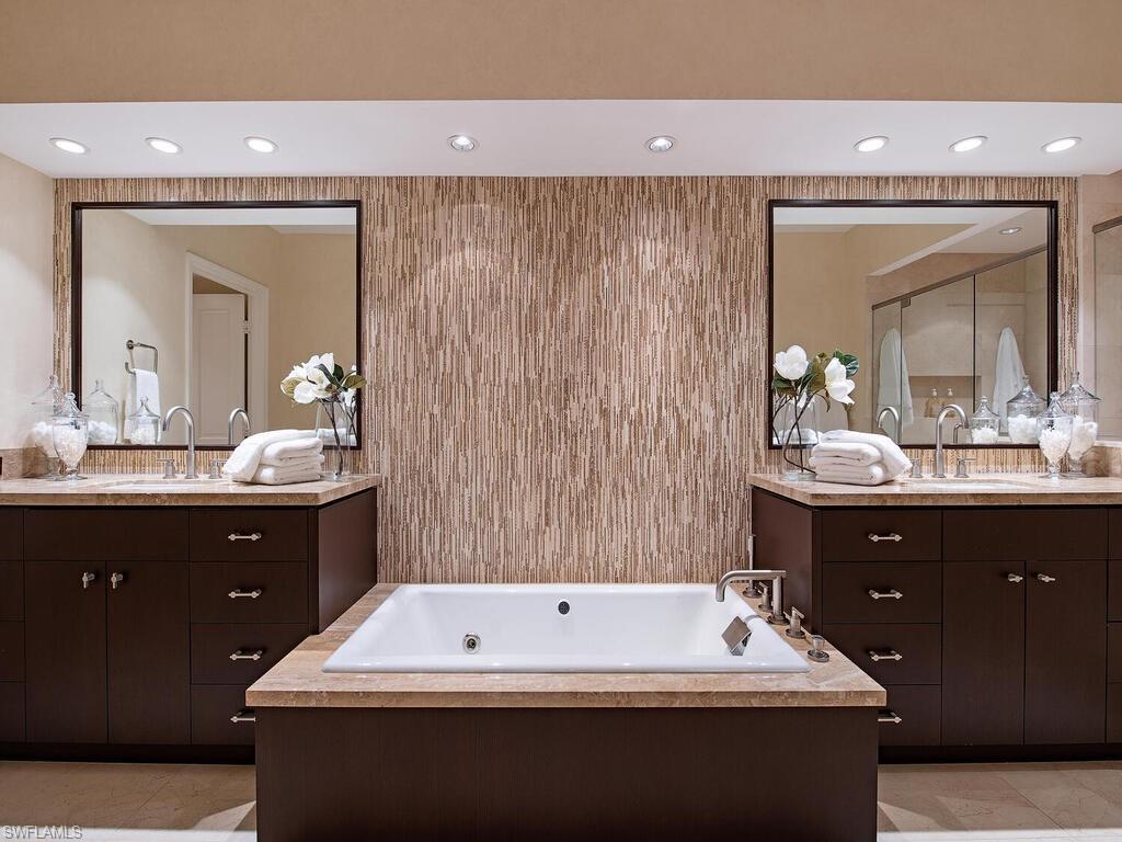 CARLYSLE AT BAY COLONY - Residential