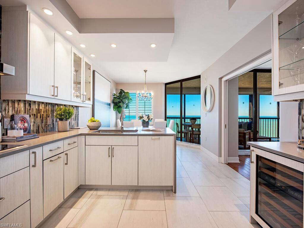 CARLYSLE AT BAY COLONY - Residential