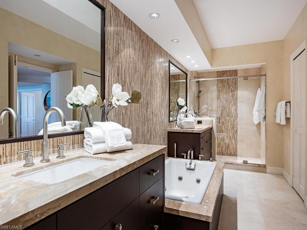 CARLYSLE AT BAY COLONY - Residential
