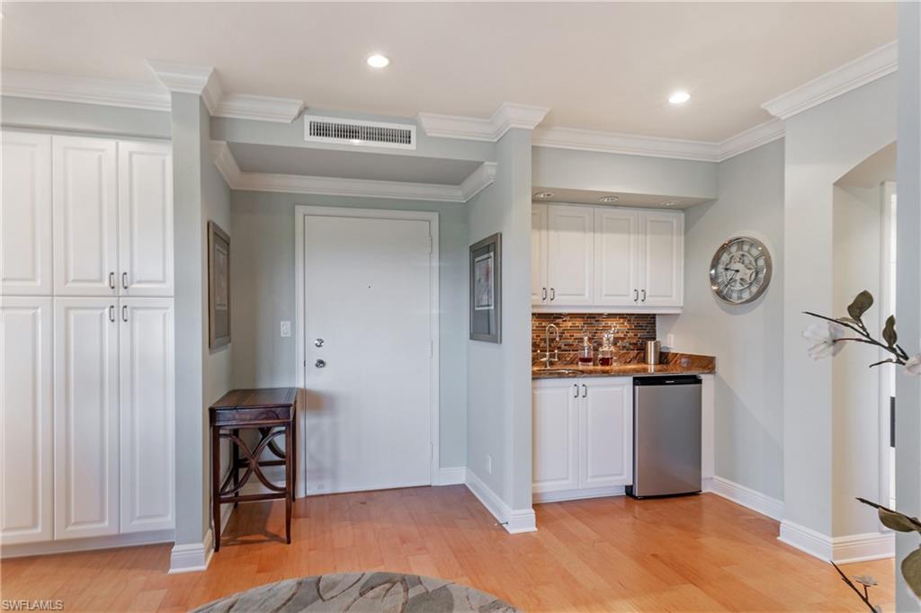 BAY TERRACE - Residential