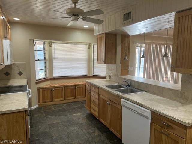 SAN CARLOS PARK - Residential Lease