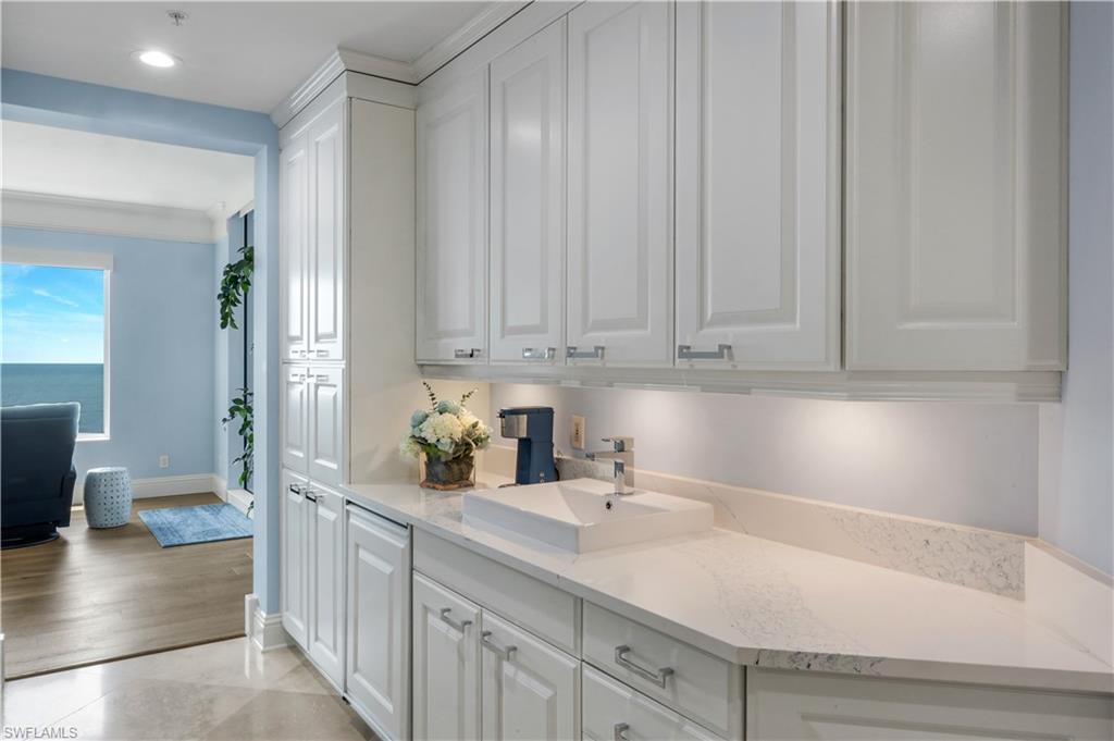 SEASONS AT NAPLES CAY - Residential